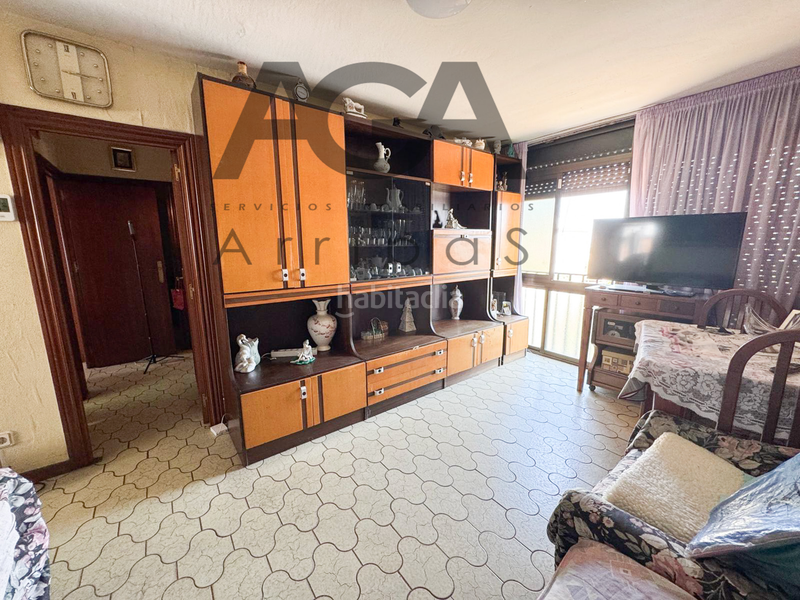 Foto bfa225e5-23e0-40df-b4e1-8fc7999708d5. Piso  en venta con vistas al mar y chimeneas emblemáticas en Badalona