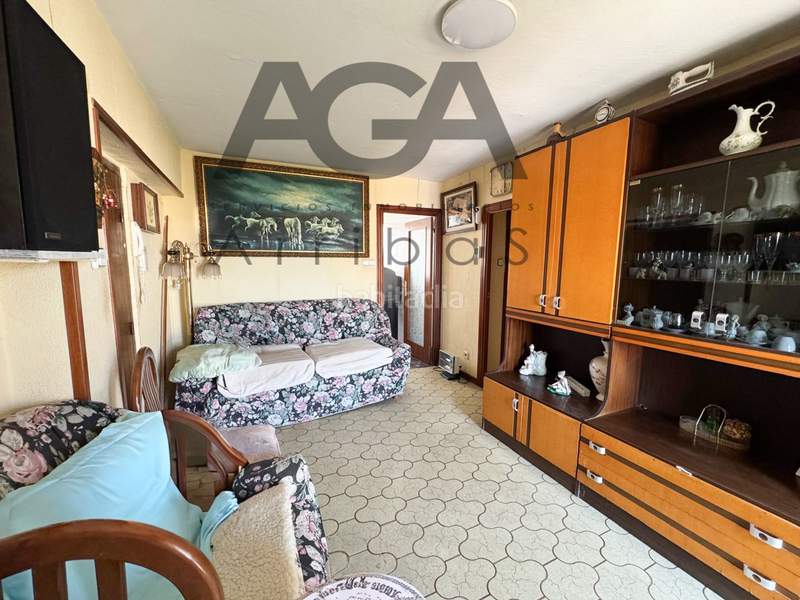Foto ca247f91-e678-4c0e-adbe-a2a404cd4b87. Piso  en venta con vistas al mar y chimeneas emblemáticas en Badalona