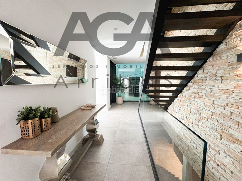 Foto 4127e5e4-0912-4be3-90d6-46d679d20944. Chalet mit pool in Riera Alta Santa Coloma de Gramenet