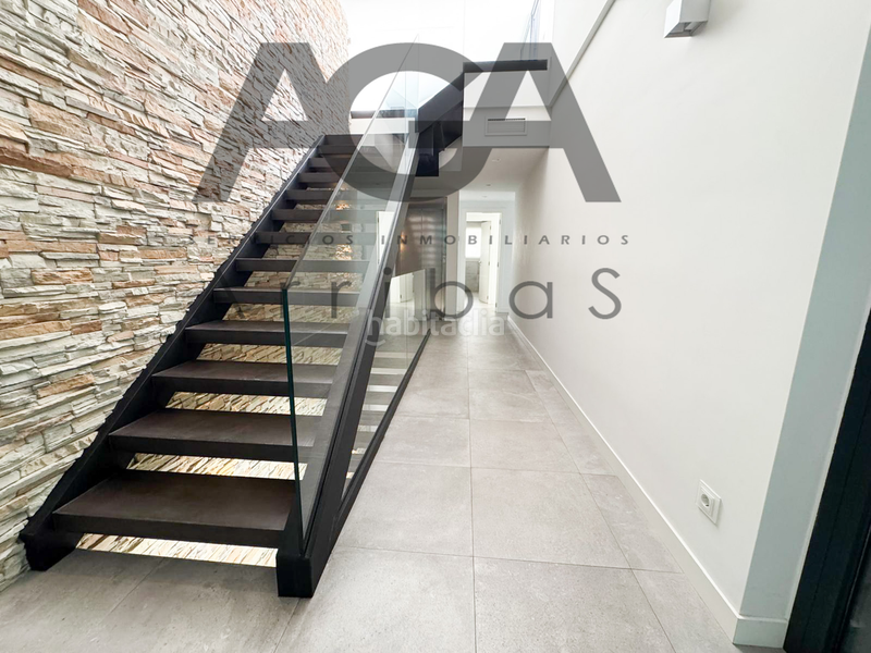 Foto 425812aa-1954-4d8d-a7af-c2b61e5caa99. Chalet mit pool in Riera Alta Santa Coloma de Gramenet