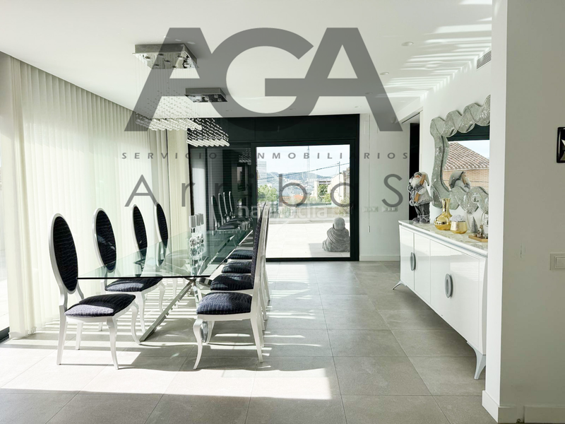 Foto 42a58ebd-2fed-4f79-a173-9d0a8a880a06. Chalet mit pool in Riera Alta Santa Coloma de Gramenet