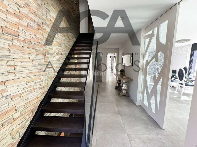 Foto 4427c013-5c81-4ca1-a219-864bbfe4b9bd. Chalet mit pool in Riera Alta Santa Coloma de Gramenet