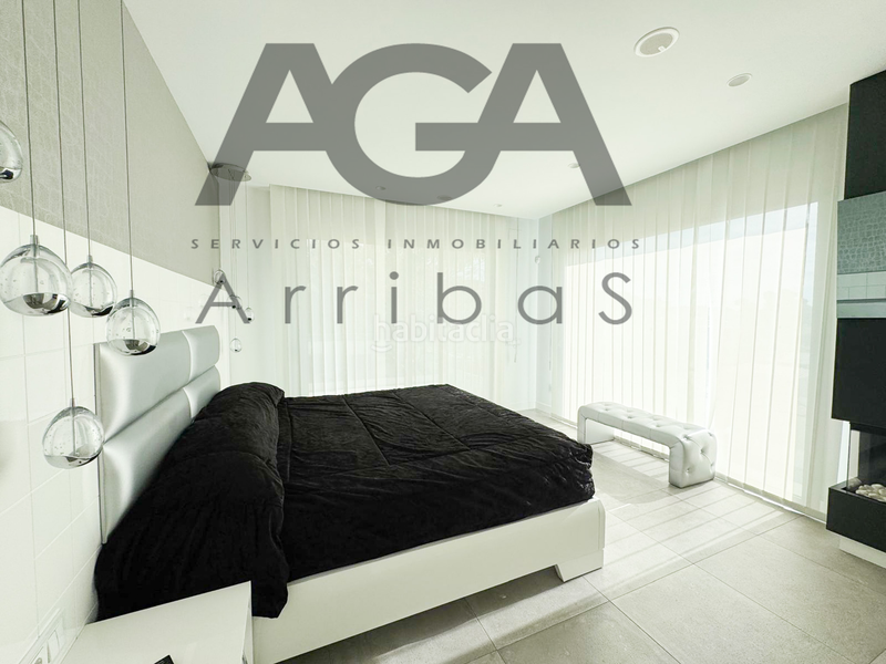 Foto 45d1b05a-4d35-4e4e-9717-c11688980da8. Chalet mit pool in Riera Alta Santa Coloma de Gramenet