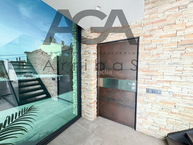 Foto 50891b04-458a-43f8-84fd-18fdc61bb253. Chalet mit pool in Riera Alta Santa Coloma de Gramenet