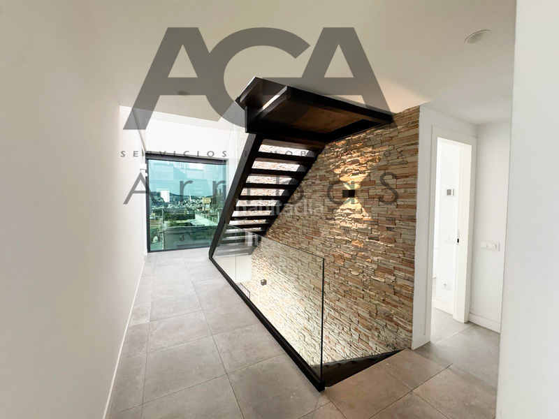 Foto 571f77d0-c902-4240-9647-a06a60c0132a. Chalet mit pool in Riera Alta Santa Coloma de Gramenet