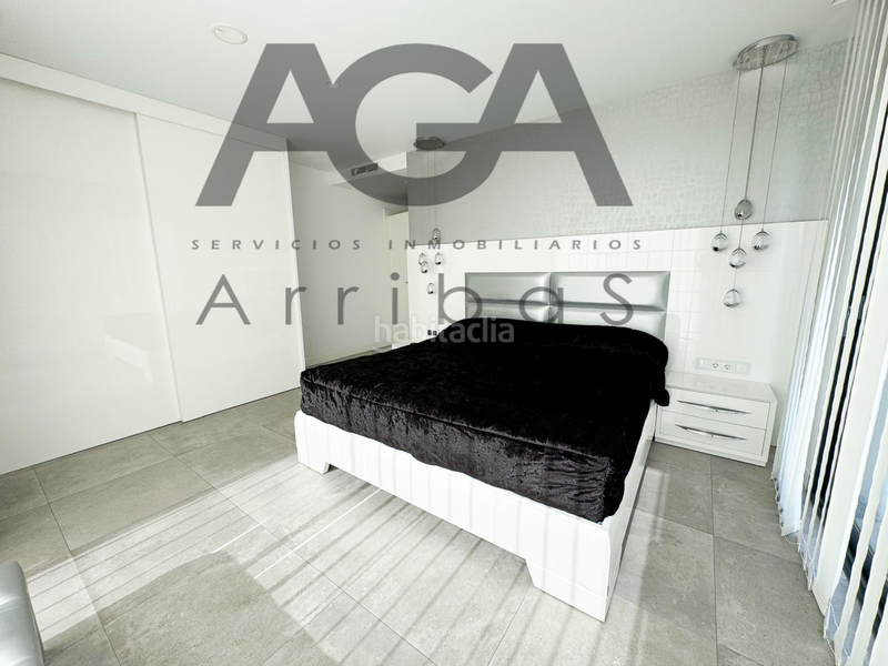 Foto 7239f658-ab9b-4ee1-a62d-c8bcc1486301. Chalet mit pool in Riera Alta Santa Coloma de Gramenet