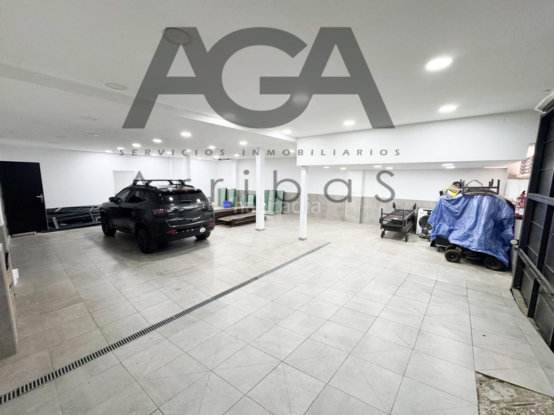 Foto 75ed7c8e-da80-4a59-a777-7b60a628845c. Chalet mit pool in Riera Alta Santa Coloma de Gramenet