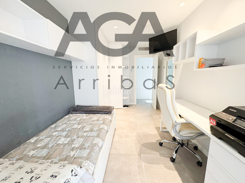 Foto 87aa1362-921d-449d-bc90-f7b88b69bea6. Chalet mit pool in Riera Alta Santa Coloma de Gramenet