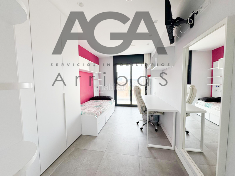 Foto b383a4b8-efbe-4235-8301-168a282998d2. Chalet mit pool in Riera Alta Santa Coloma de Gramenet