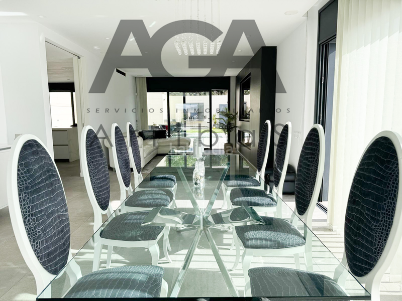 Foto b62a0f15-60b1-4ab6-a77b-54655c01a3e3. Chalet mit pool in Riera Alta Santa Coloma de Gramenet