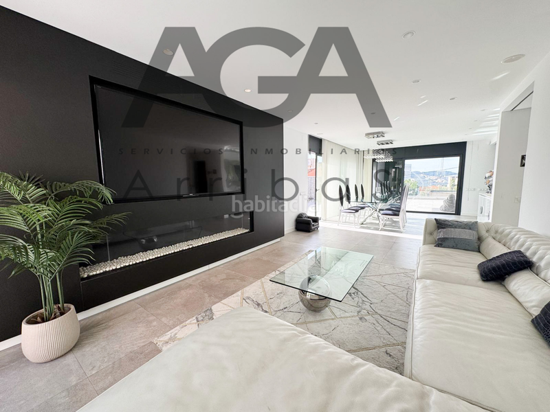 Foto b888e681-bad8-4a58-a644-a90af773ba85. Chalet mit pool in Riera Alta Santa Coloma de Gramenet