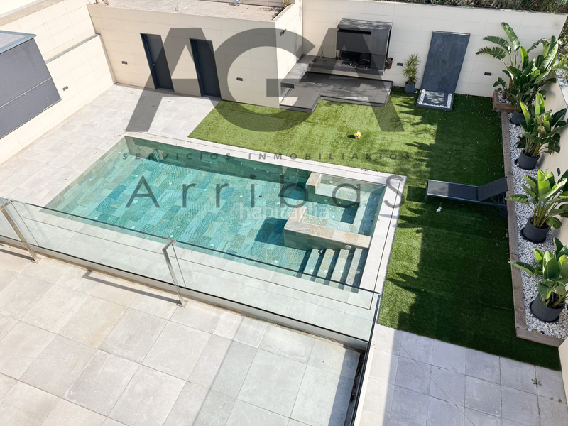 Foto d4fc1859-e1f0-414a-8637-83417f5e89ac. Chalet mit pool in Riera Alta Santa Coloma de Gramenet