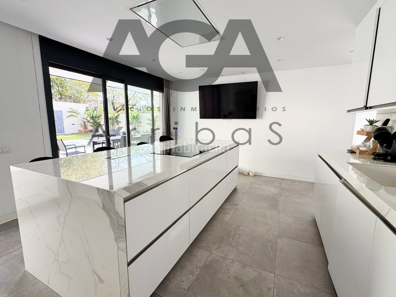 Foto dd525eca-c8fd-4fb5-8565-f555cf19a418. Chalet mit pool in Riera Alta Santa Coloma de Gramenet