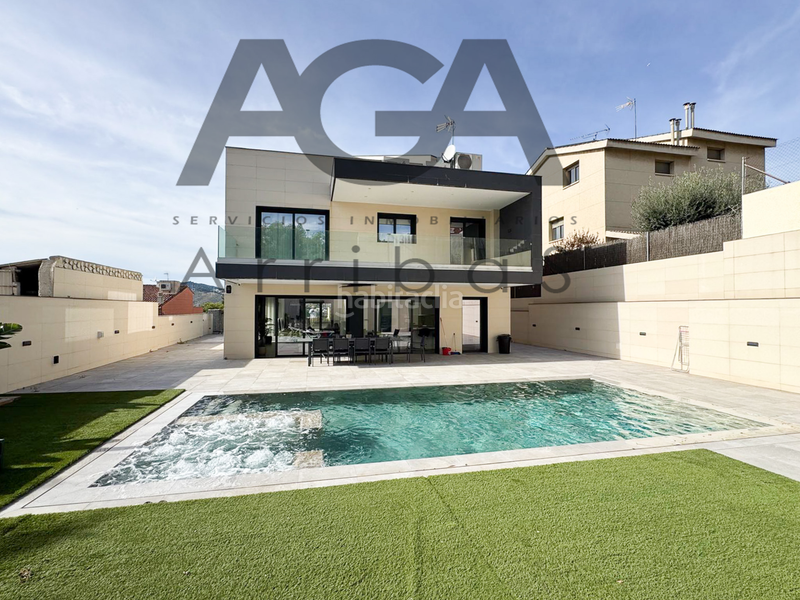 Foto e28b41ca-7d83-49c9-837d-022ef6ba07e0. Chalet mit pool in Riera Alta Santa Coloma de Gramenet