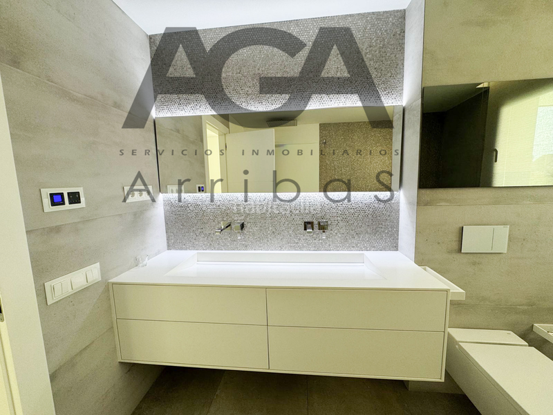 Foto eb2c2ab6-a06c-4802-8bb8-b02e165f3b72. Chalet mit pool in Riera Alta Santa Coloma de Gramenet