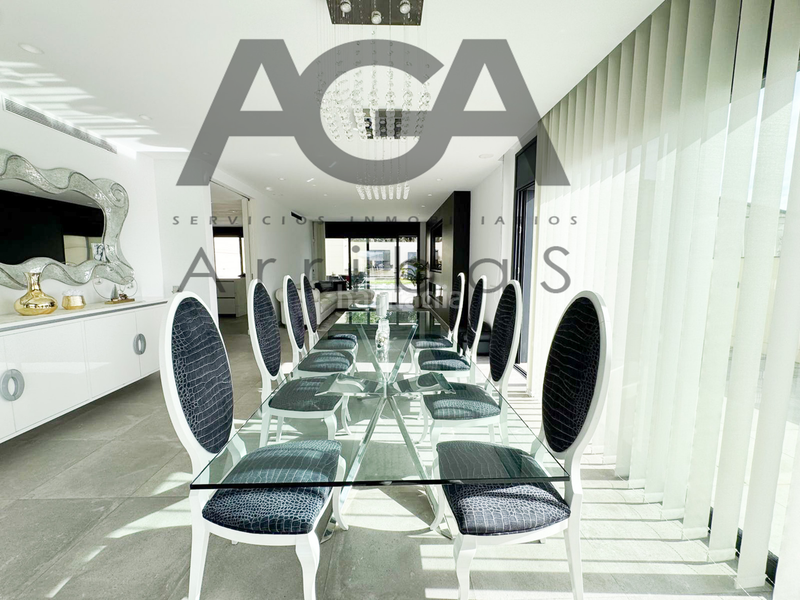 Foto eb71b84a-763d-44e3-87e3-dd7449d676f4. Chalet mit pool in Riera Alta Santa Coloma de Gramenet