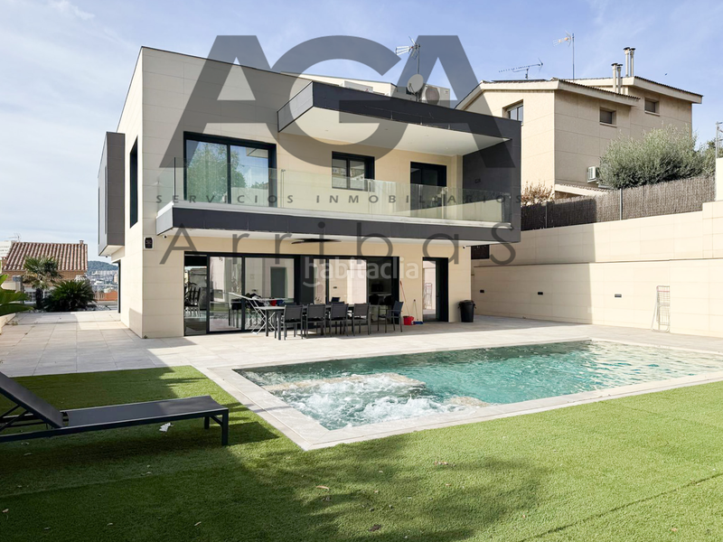 Foto f4118bdf-e697-4ed4-959c-d8e46edc80ac. Chalet mit pool in Riera Alta Santa Coloma de Gramenet