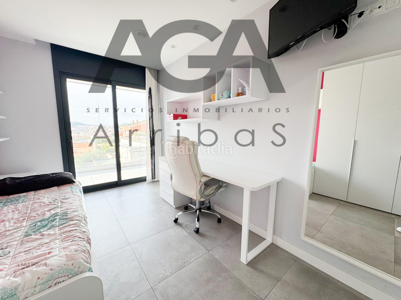 Foto f88f0691-d46b-4184-8de1-de1d89acc841. Chalet mit pool in Riera Alta Santa Coloma de Gramenet