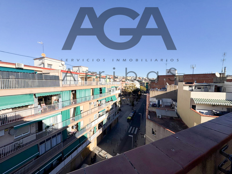 Foto fc8e7207-cc5b-440d-84ef-e09a3e39f85f. Attico in Santa Rosa Santa Coloma de Gramenet