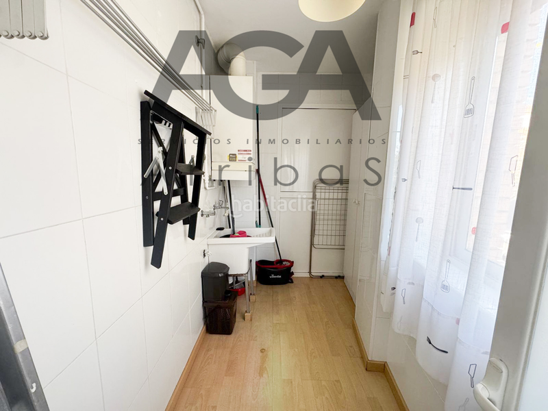 Foto d786606a-fe9e-43f5-97e5-752426c310c4. Pis amb calefacció a Bufalà Badalona