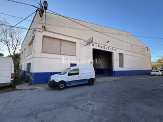 Bâtiment à usage industriel  Comerç. Nave comercial en venta en centre