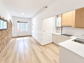 Pis  Calle forn vell. Vivienda reformada con paredes de piedra y mucho encanto en el c