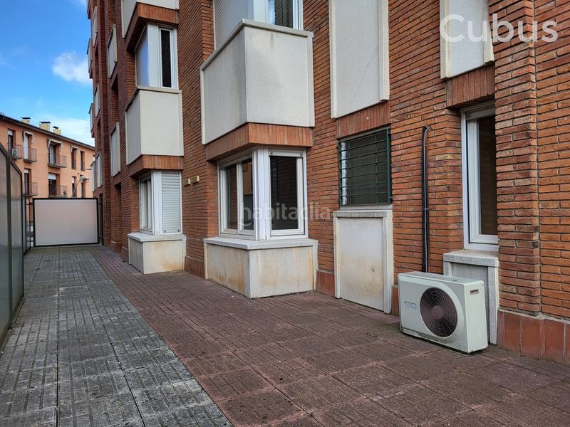 Foto d56afb94-96e7-4936-8094-3d6520696a64. Pis amb calefacció aparcament a Olot