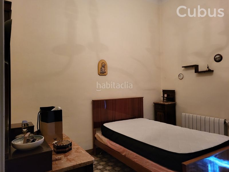 Foto 2072ed7d-9597-414b-94dd-46eef70316b2. Casa adossada amb calefacció aparcament a Olot