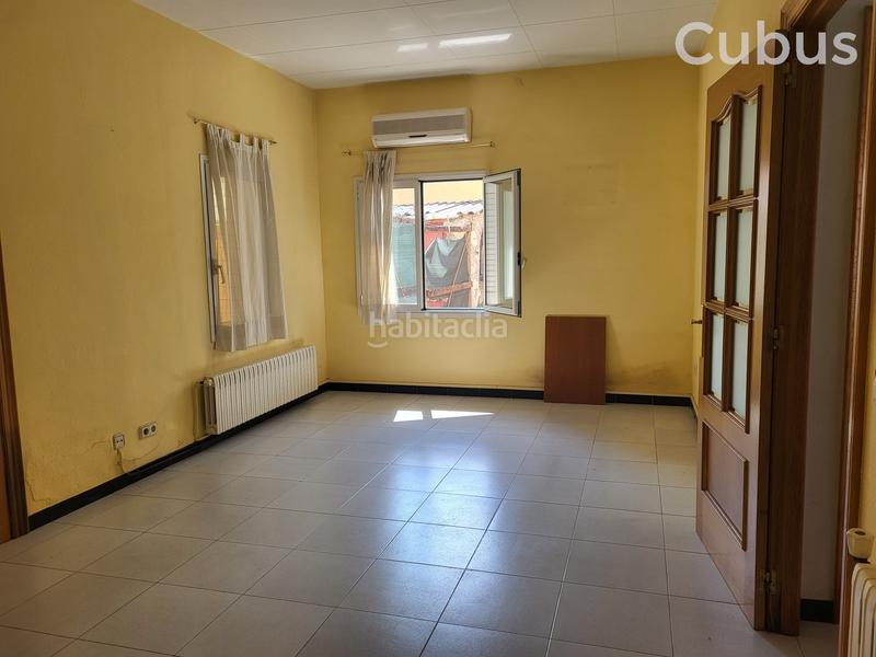 Foto 06d76c8a-f15c-44c7-98d0-86f17959598e. Casa pareada en Olot