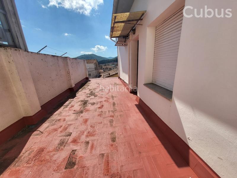 Foto edd04afc-5d74-4268-a67d-b6ca3ef70303. Casa pareada en Olot