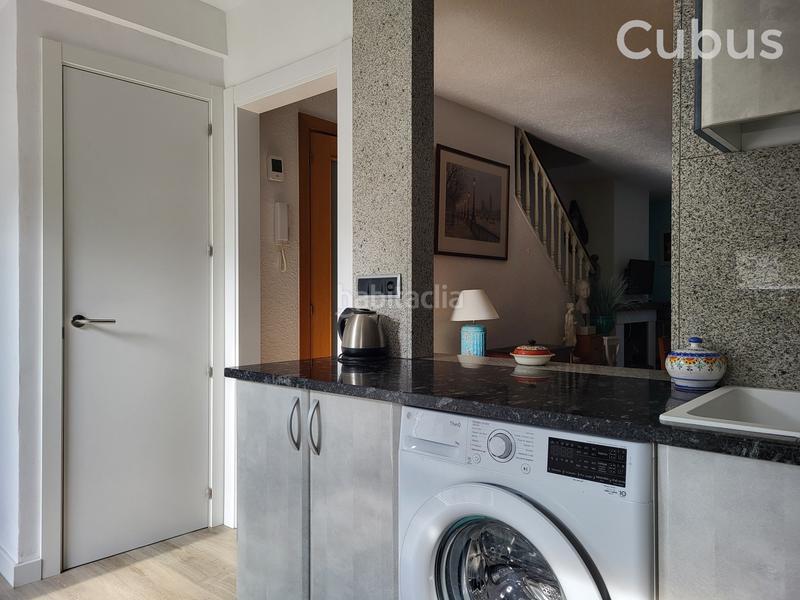 Foto 5226236e-c17c-4714-84c1-e15d5b81bfc5. Casa adossada amb calefacció aparcament a Olot