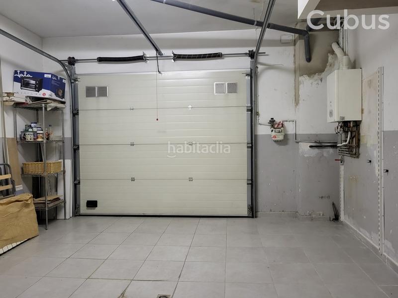 Foto b11b7451-18e9-42c3-9fb0-9a0fa3dcbc47. Casa adossada amb calefacció aparcament a Olot