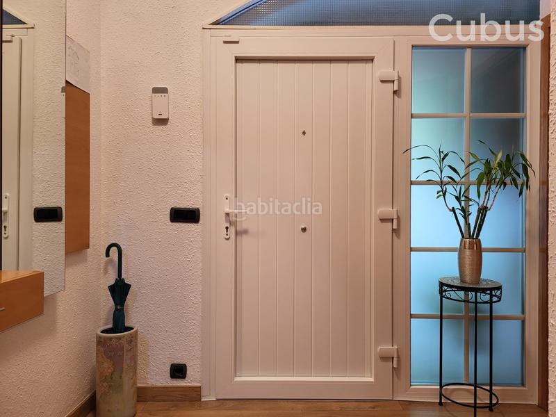 Foto d3f36a8a-455a-427d-8568-89fbe6a6265a. Casa adossada amb calefacció aparcament a Olot