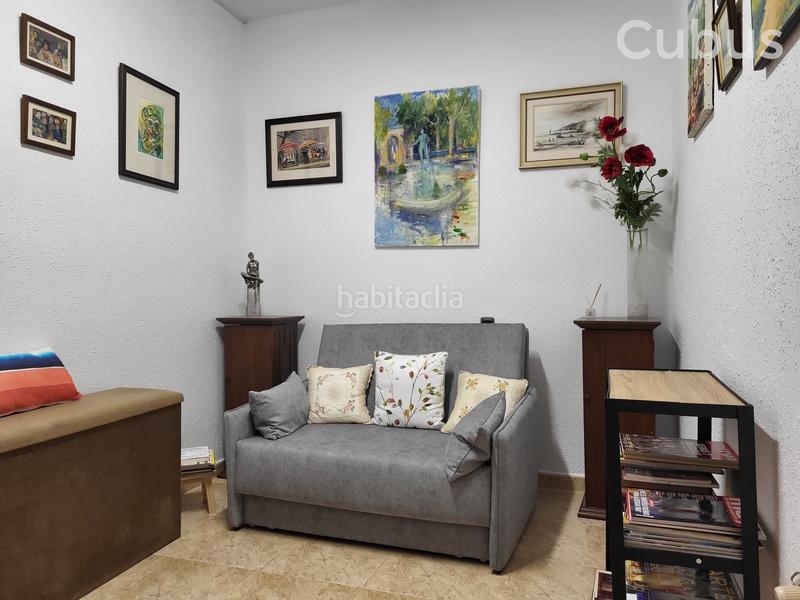 Foto dab86273-dac9-4133-bba5-4d18f88b5b00. Casa adossada amb calefacció aparcament a Olot