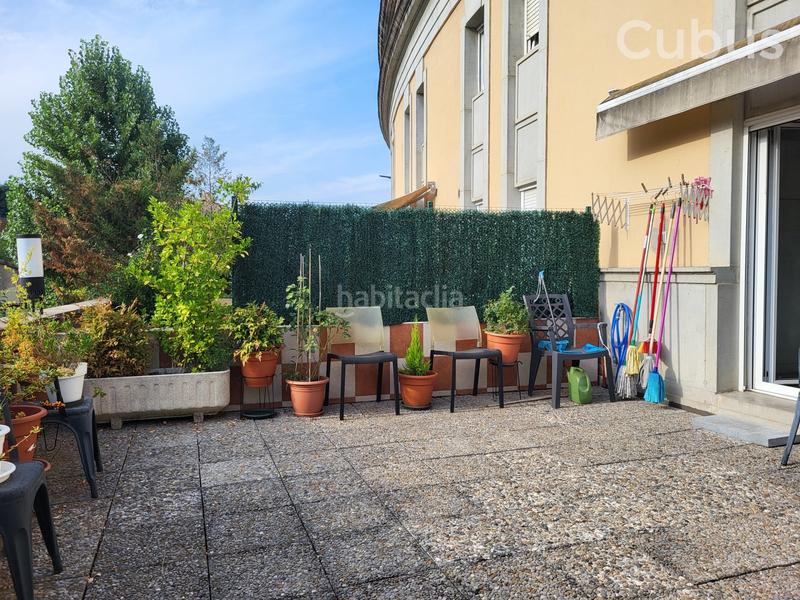 Foto dc5c5851-38bf-4d52-8027-e95df5ebe3e2. Casa adossada amb calefacció aparcament a Olot