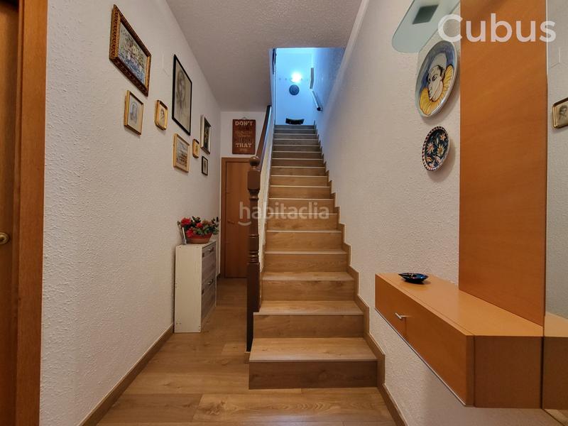 Foto ef1dccb2-9a1e-47f9-97c0-f6d18c84ea6a. Casa adossada amb calefacció aparcament a Olot