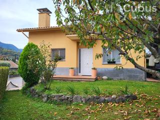 Casa aparellada a Santa Pau