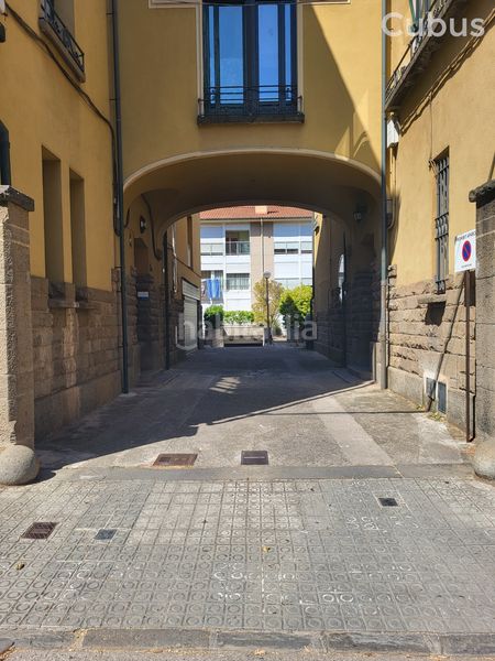 Foto 84045e03-fa8e-4c97-99a0-30d4b3650361. Aparcament cotxe a Olot