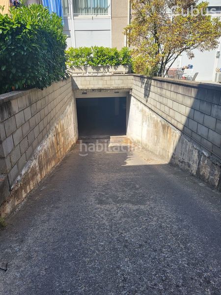 Foto 950a4e09-d168-4c95-bda1-3d54c5a8d616. Aparcament cotxe a Olot