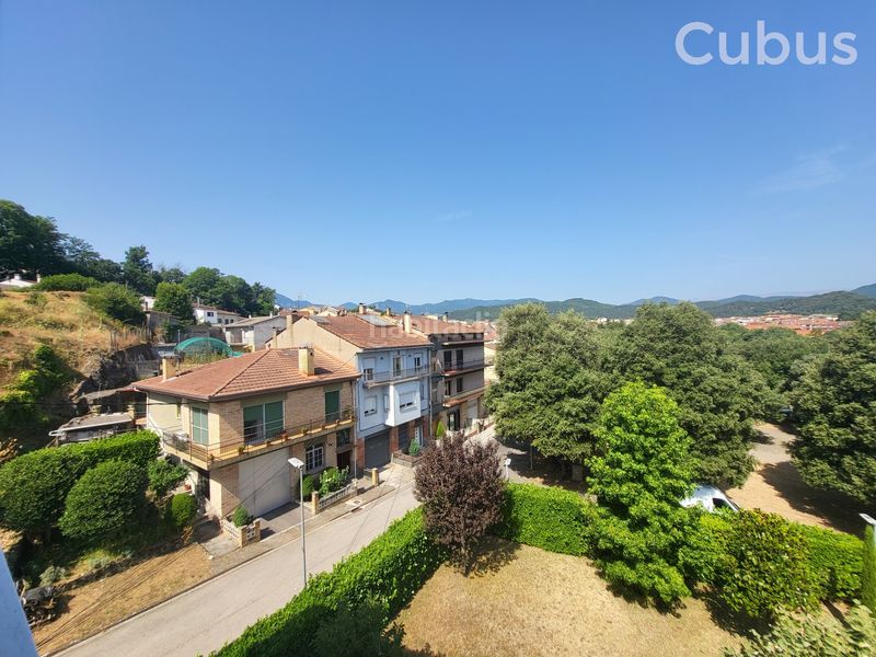 Foto 1b4152a5-9daa-40e0-a620-104220bf3f46. Casa amb calefacció aparcament a Olot