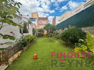 Maison jumele dans Tueda. Casa con jardn a 500 metros del mar