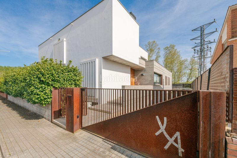Foto dbb0f5a7-d973-4b8d-b00e-b3caeb7a9e38. Casa a Cornellà del Terri