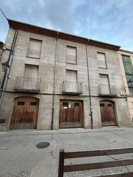 Foto a976c606-b4b4-4b01-a1f2-bc542c73d347. Edifici a Besalú