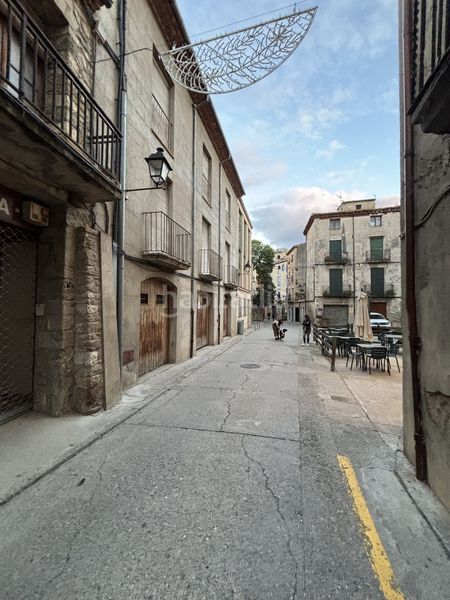 Foto aac7d1dc-f015-4478-a865-53c094f8b0b2. Edifici a Besalú