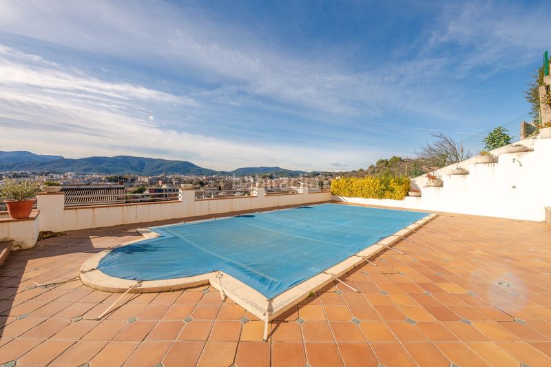 Foto 66c535c4-f5fc-48d4-a5a4-8b02070b4960. House with parking pool in Banyoles