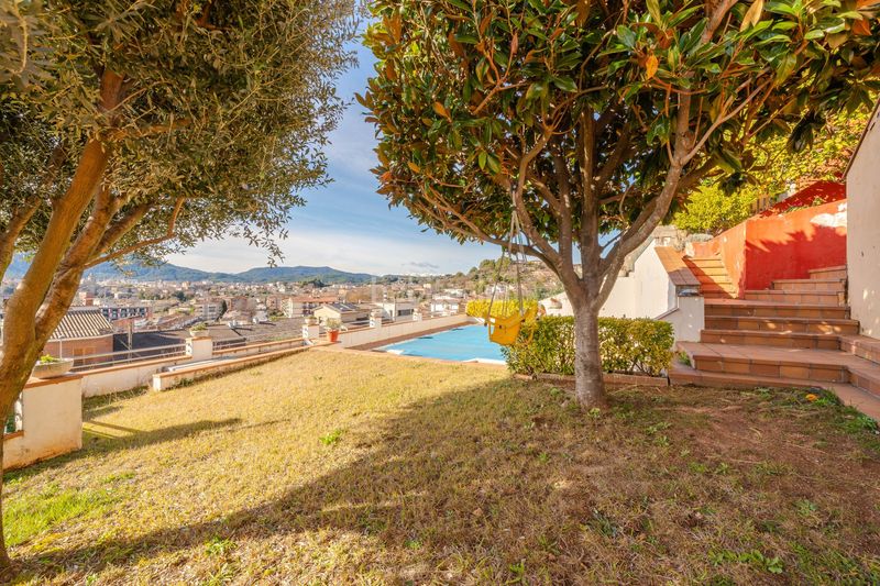 Foto 74dcbe35-f500-45a1-a667-3d859ba9d1b9. House with parking pool in Banyoles