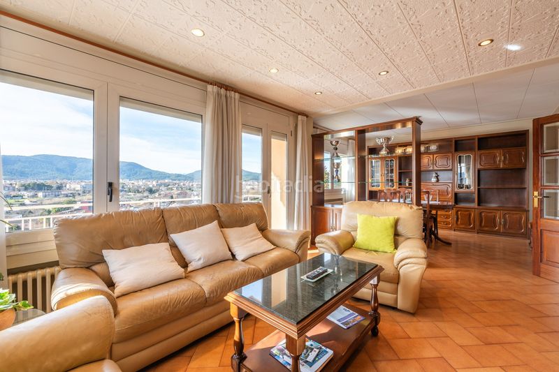 Foto b7434ccb-e661-4984-877b-41a44d7f1a78. House with parking pool in Banyoles