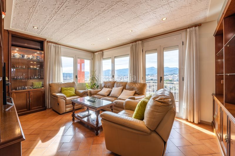 Foto c6f8702c-2d45-4535-9eee-0bf7d2a8f8a3. House with parking pool in Banyoles
