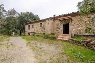 Country house in Beuda