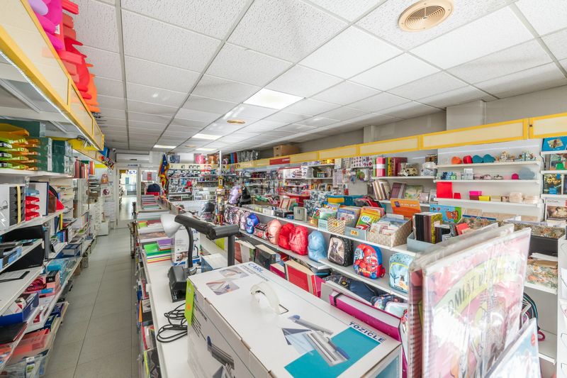Foto 245db972-b1c9-4f27-8f11-0273b162f3ce. Local comercial a Banyoles